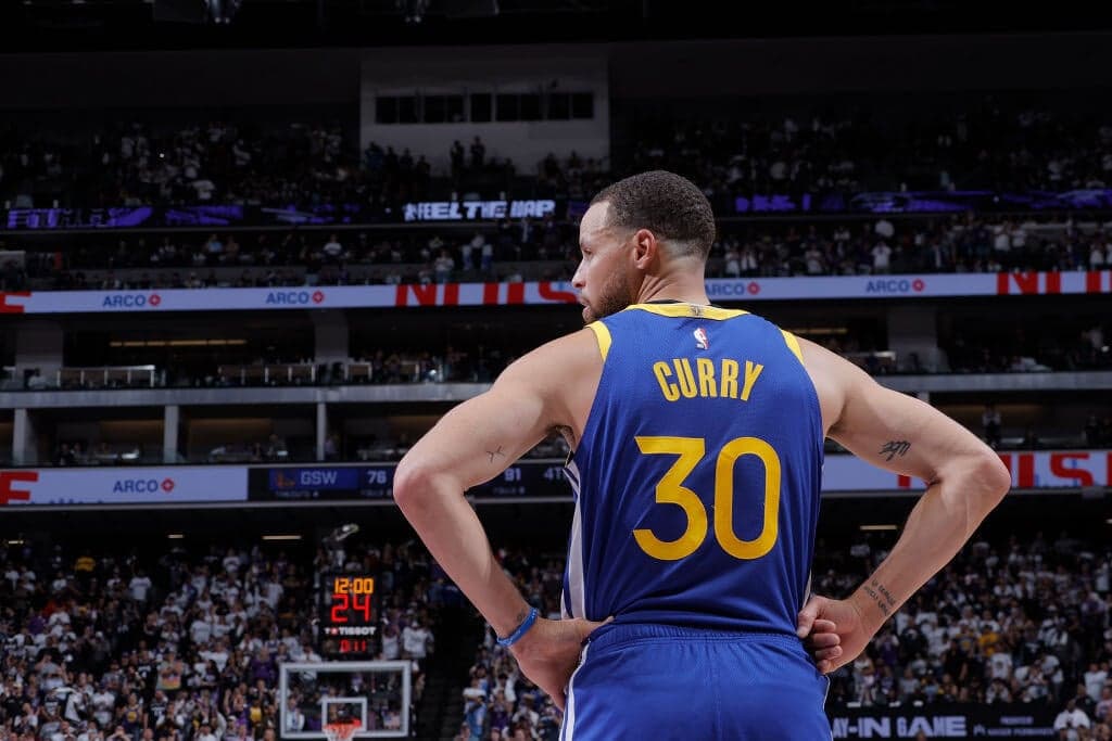 Is the Warriors front office failing Steph Curry?