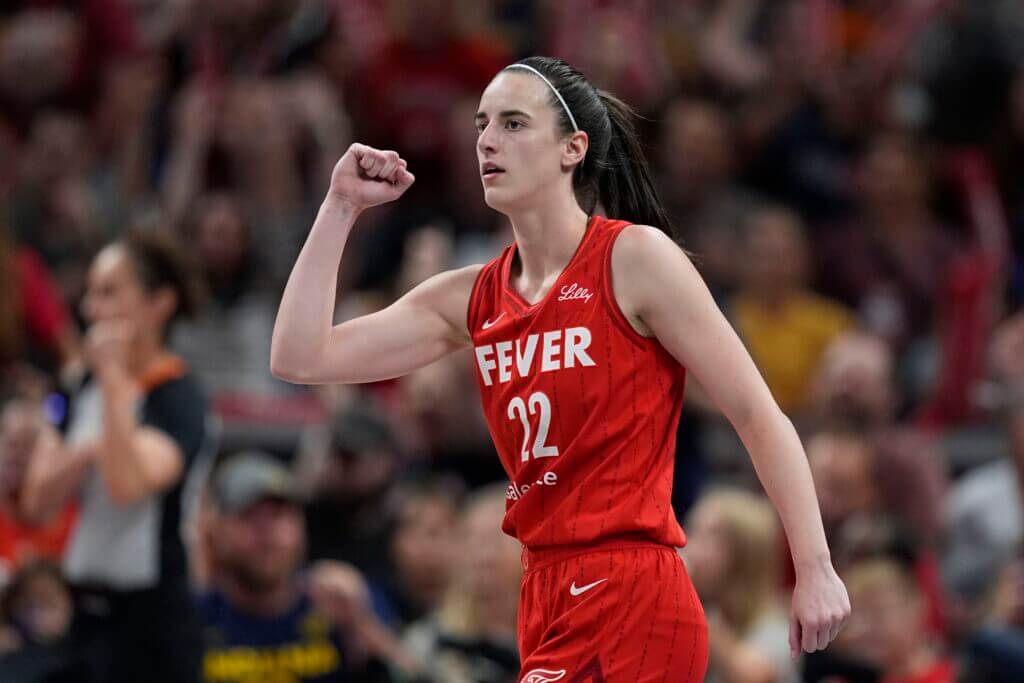 Caitlin Clark paints masterpiece in Fever’s win over Mercury