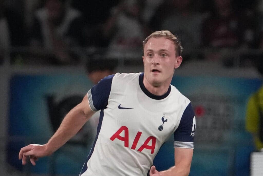 Leicester agree deal to sign Skipp from Tottenham