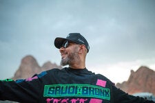 Swizz Beatz, an American hip-hop producer whose real name is Kasseem Dean, at the AlUla Camel Cup after his camel Enzo won fourth place this spring.