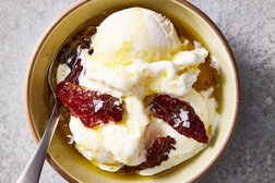 Image for Ice Cream With Olive Oil and Dates 