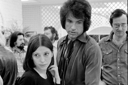 Anthea Sylbert with Warren Beatty during the filming of “Shampoo” (1974), for which she designed the costumes. 