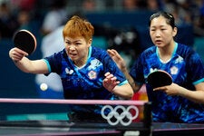 Taiwan’s Chen Szu-yu, foreground, and Chien Tung-chuan compete against China in the quarterfinals of women’s team table tennis.