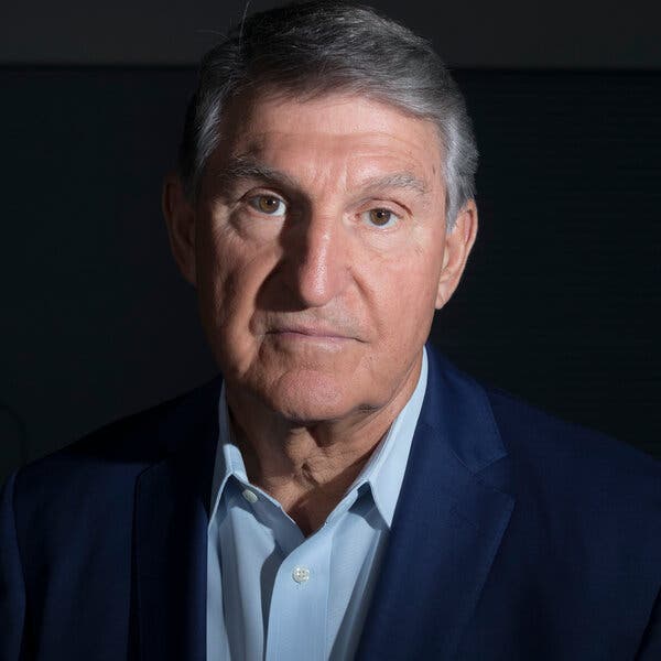 A photo portrait of Senator Joe Manchin.