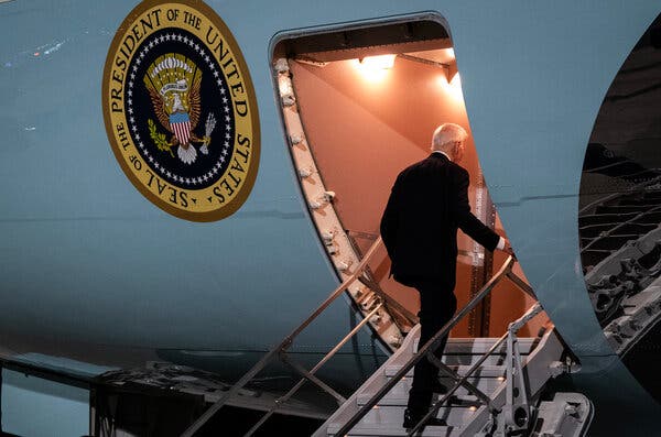 Biden steps onto a plane.